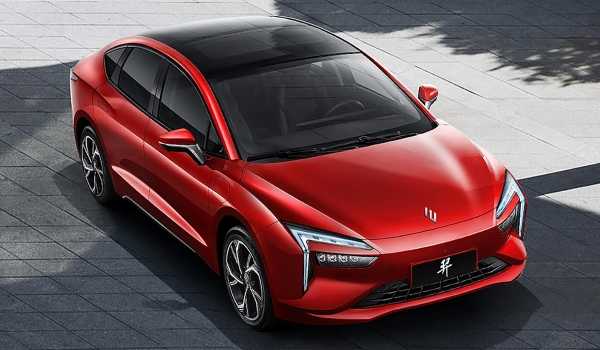 Renault и Jingliang показали седан Yi для каршеринга