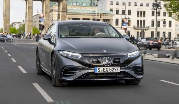 Mercedes выводит на рынок автопилот третьего уровня